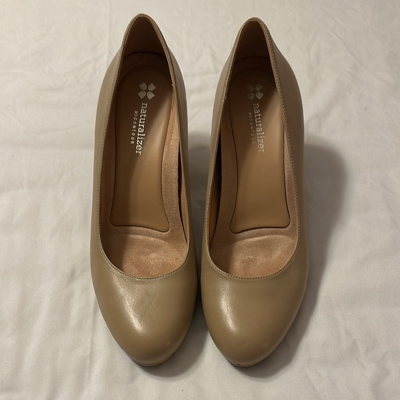 Naturalizer Tan Heels Timeless Elegance - Picture 1 of 3
